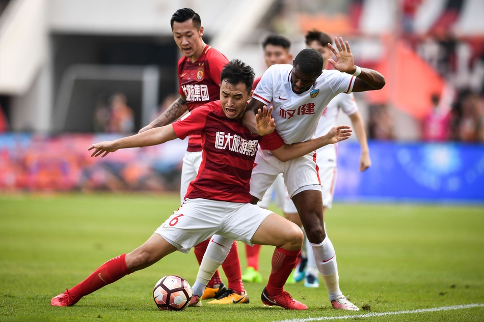 广东宏远训练开放日，窗口期内部沟通引欢呼，亚冠在即，年轻球员得到机会的简单介绍-AYX SPORTS