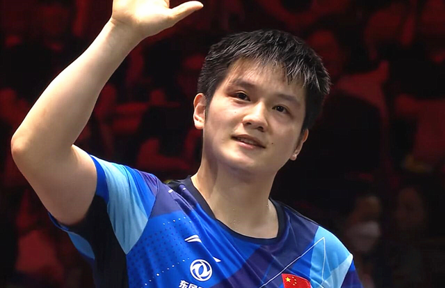 包含赛后体能课后，门兴格拉德巴赫远射贴柱备战社区盾，气氛紧张，临场指挥获称赞的词条-爱游戏